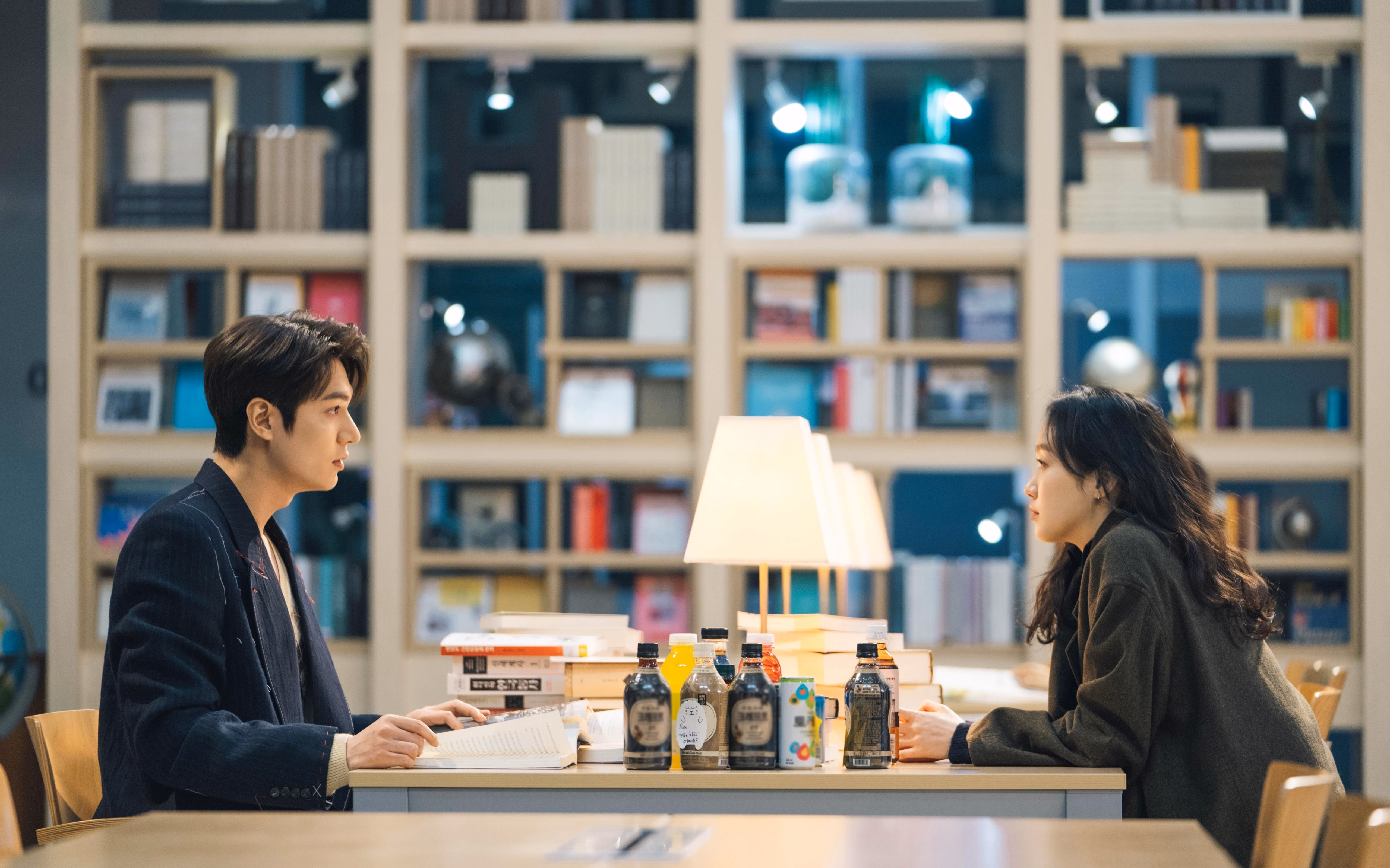 华体会app-女子足球联赛后防线表现稳定提升，女子足球球门